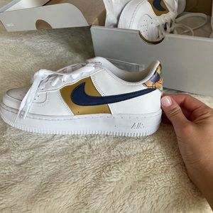 Nike Air Force One
4y